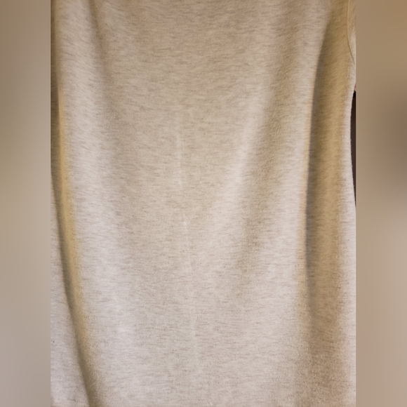 Super soft and comfy T- Shirt. Neutral grey/ beige colour.  Slightly worn. Thick - Picture 4 of 5